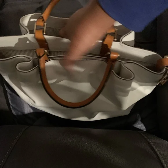 White Dooney and Bourke satchel purse. - Picture 8 of 9